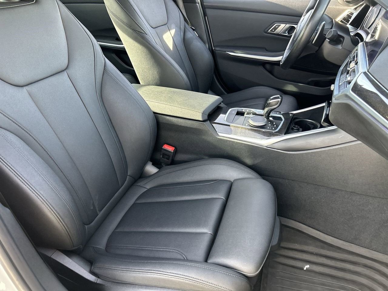 Used 2021 BMW 330i Sedan w/ M Sport Package RWD image 8