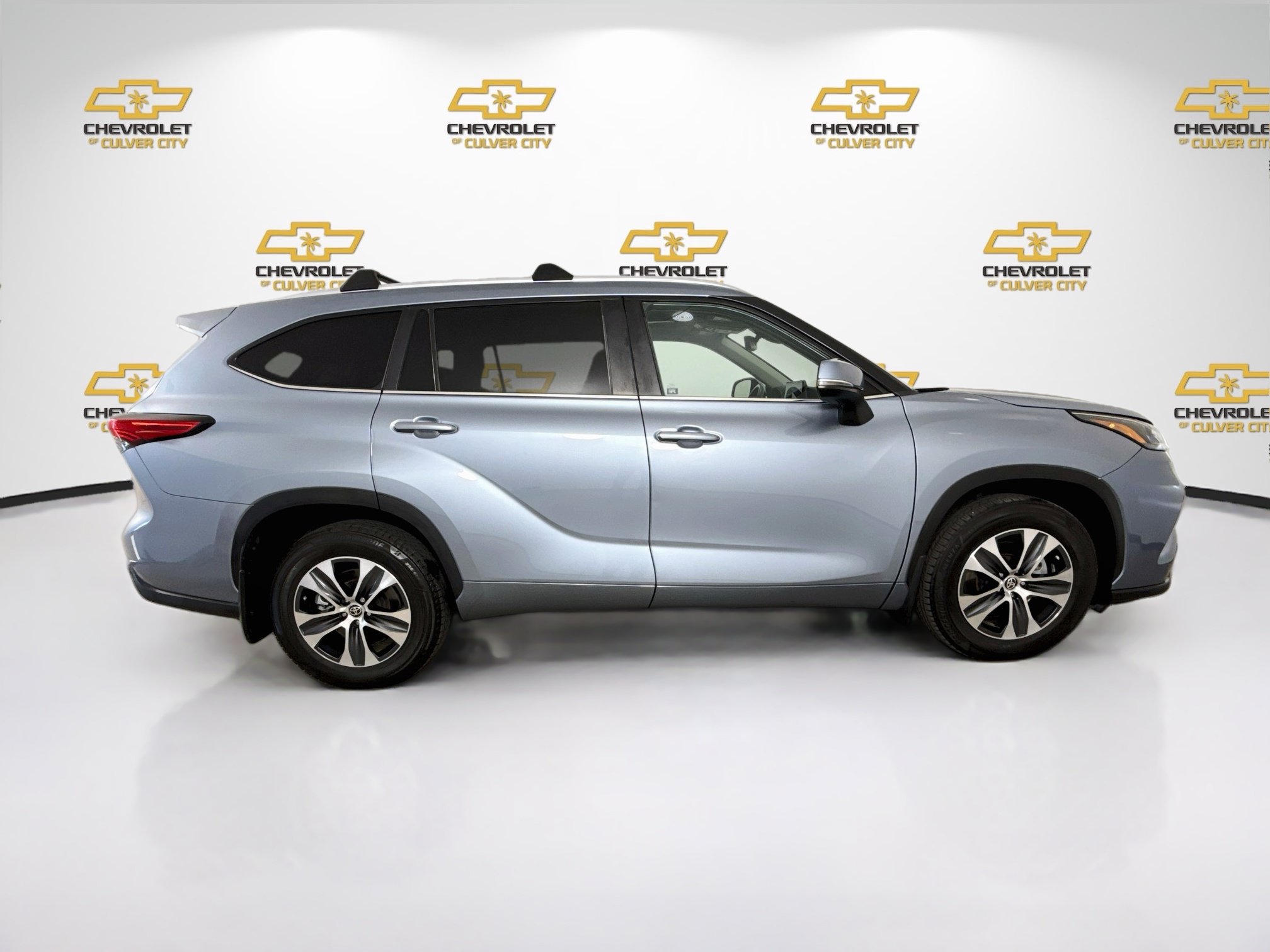 Used 2023 Toyota Highlander XLE FWD image 9