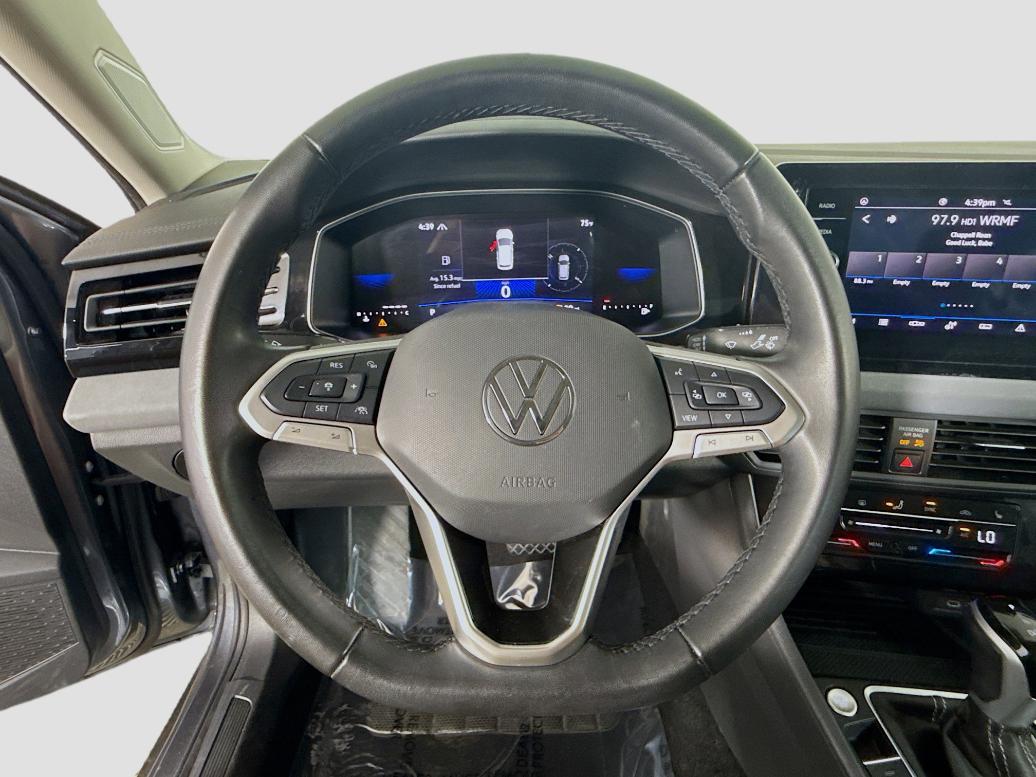 Used 2025 Volkswagen Jetta SE FWD image 13
