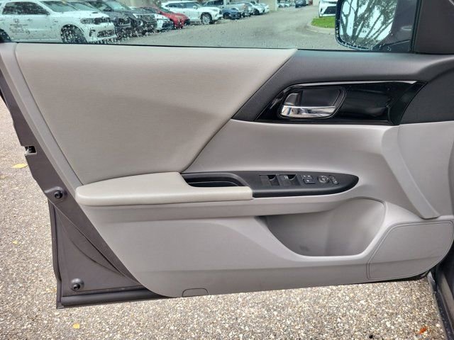 Used 2017 Honda Accord LX image 10