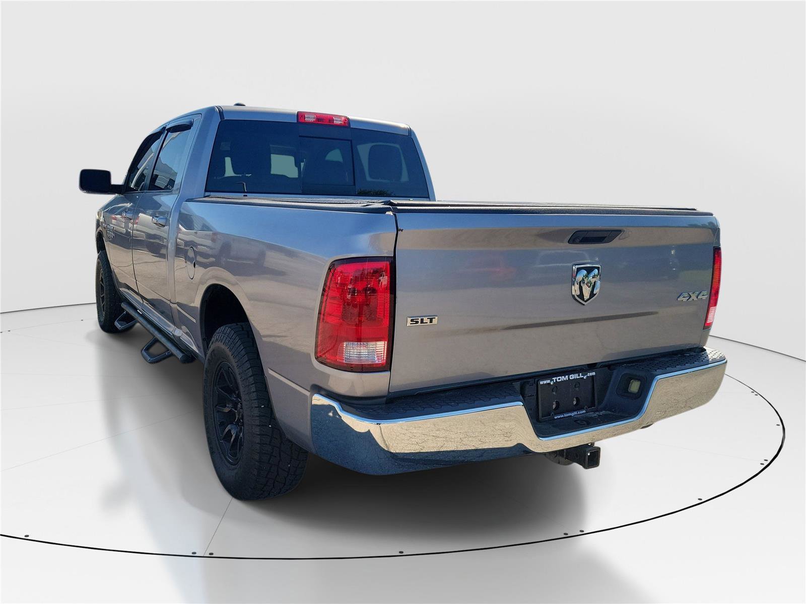 Used 2020 RAM 1500 Classic SLT AWD/4WD image 3