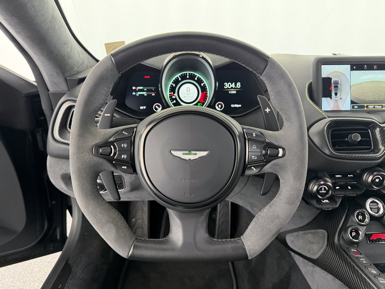 Used 2022 Aston Martin V8 Vantage Coupe image 11