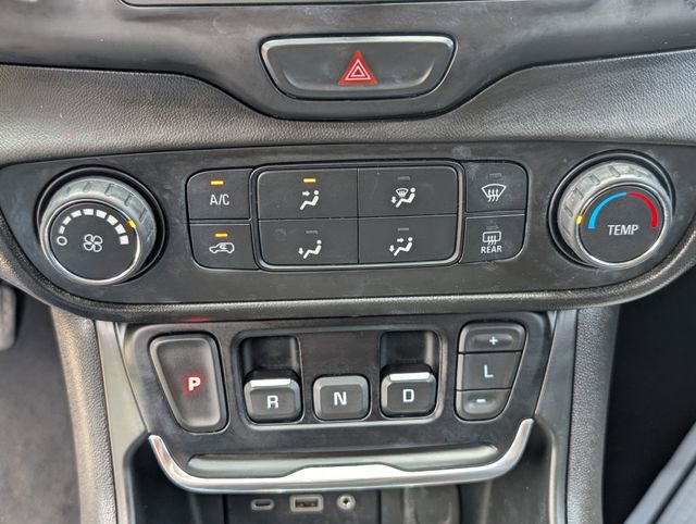 Used 2021 GMC Terrain SLE w/ Elevation Edition image 15