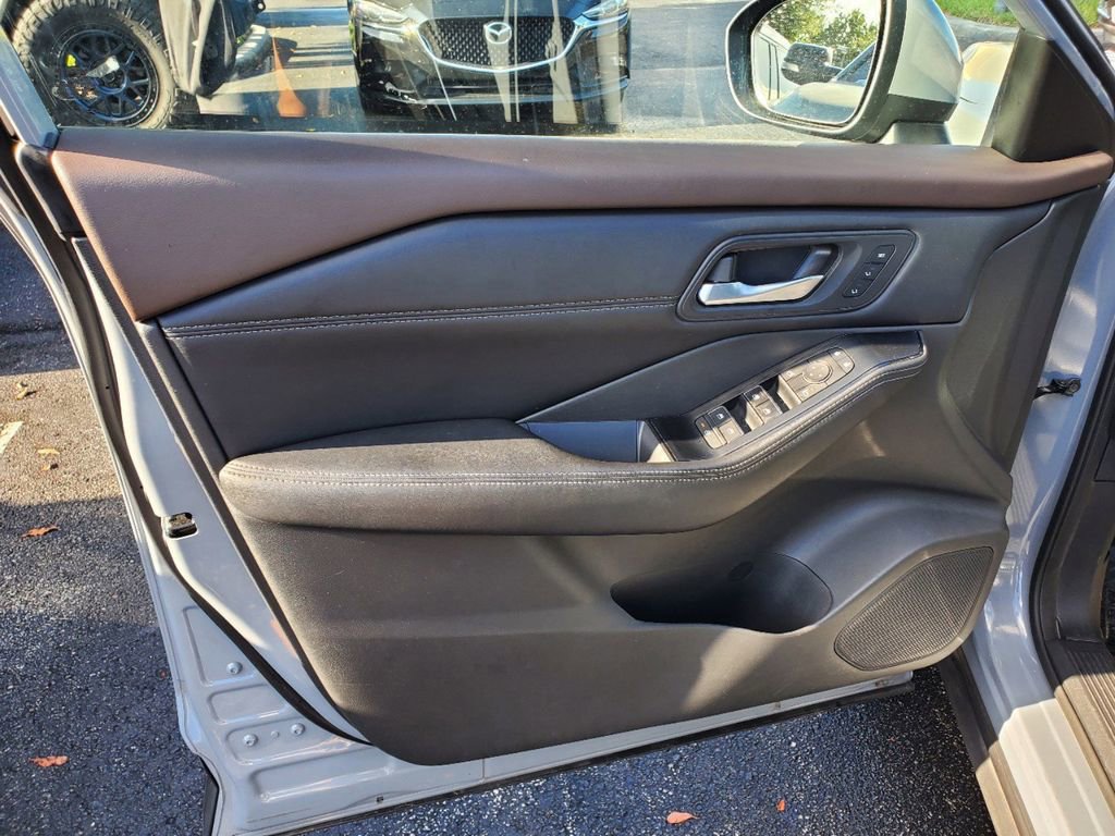 Used 2022 Nissan Rogue SL image 14