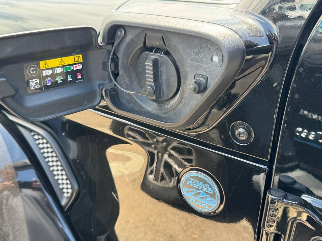 Used 2024 Jeep Wrangler Unlimited AWD/4WD image 25