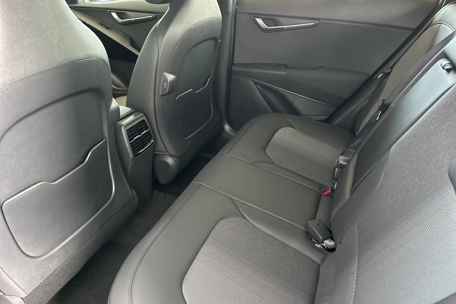 New 2026 Kia Niro EX FWD image 12
