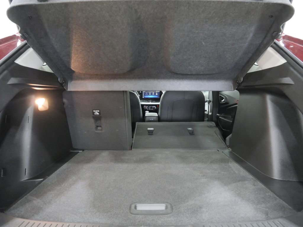 Used 2024 Chevrolet Trax LT w/ Driver Confidence Package FWD image 25