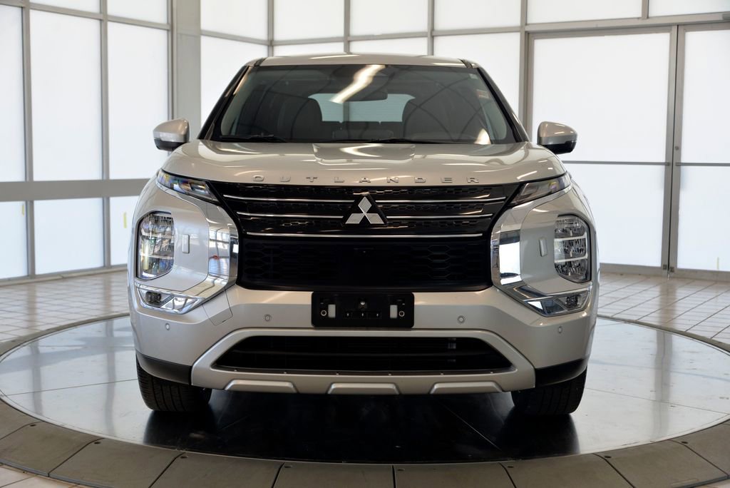 Used 2022 Mitsubishi Outlander SE AWD/4WD image 3