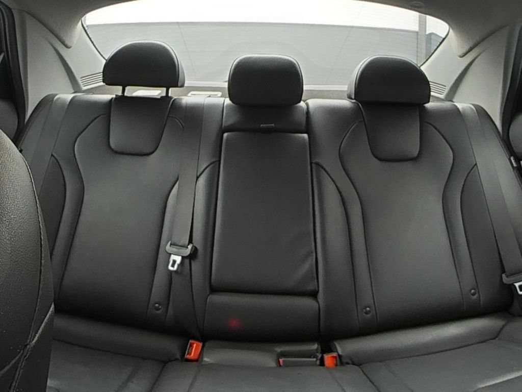 Used 2025 Hyundai Elantra Limited FWD image 10