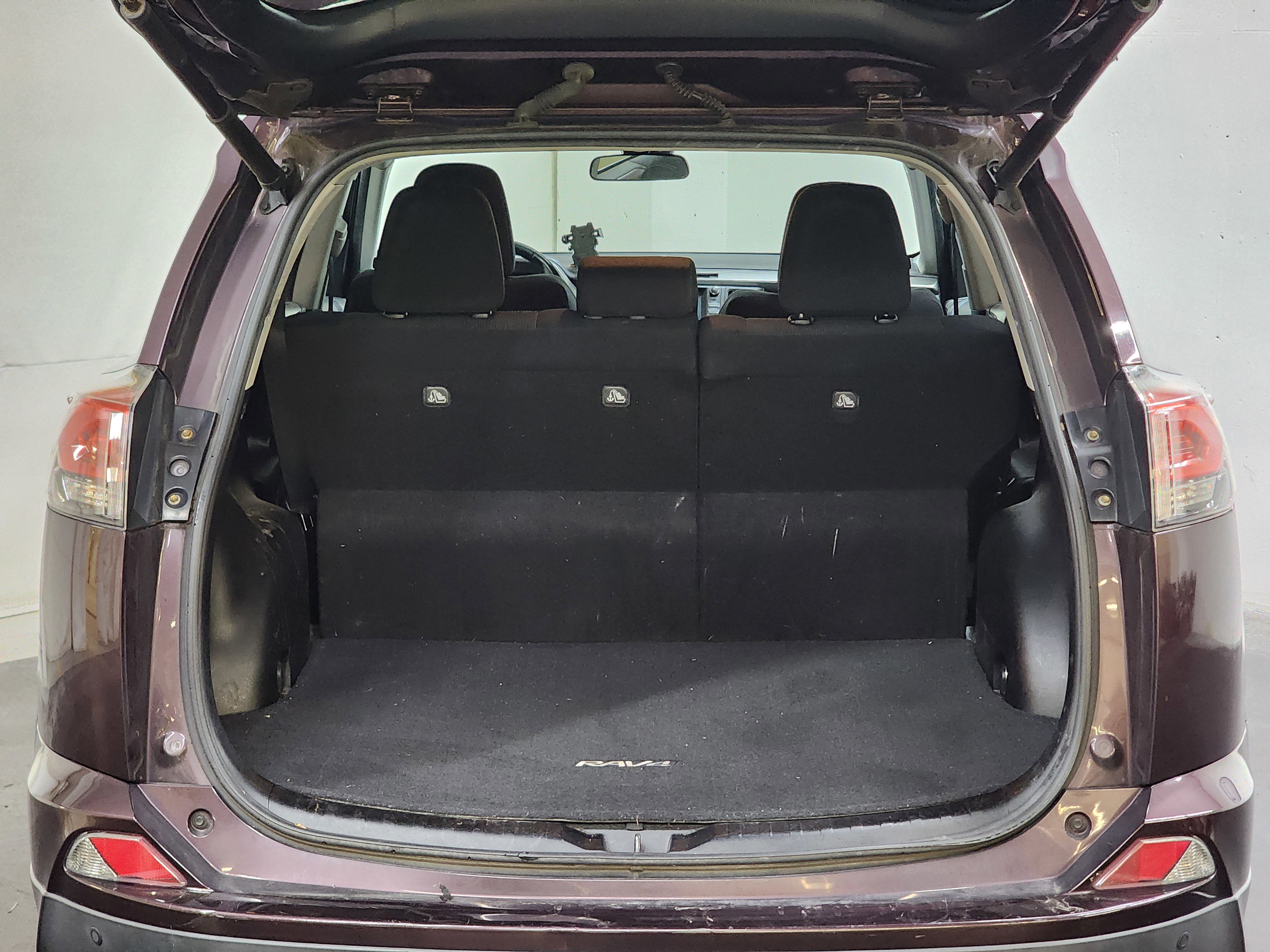 Used 2016 Toyota RAV4 XLE w/ Convenience Package image 5