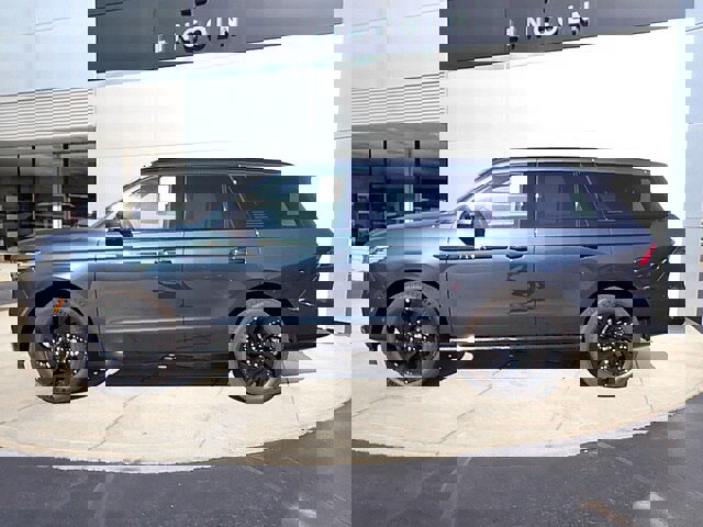 New 2025 Lincoln Navigator Reserve w/ Jet Appearance Package image 2