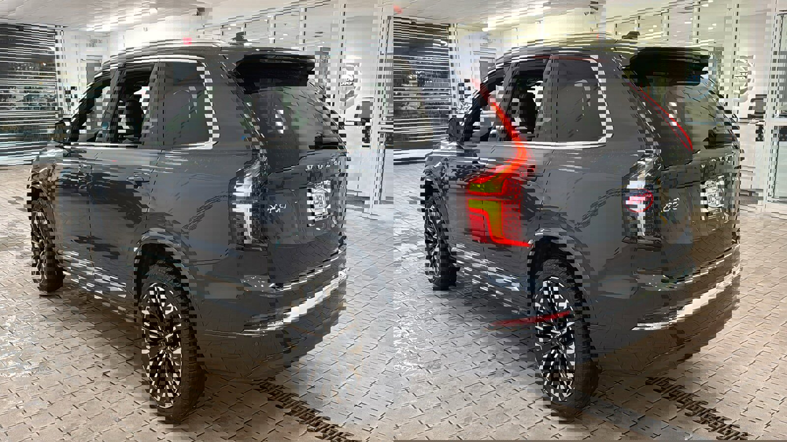 New 2026 Volvo XC90 T8 Plus w/ Protection Package Premier image 7