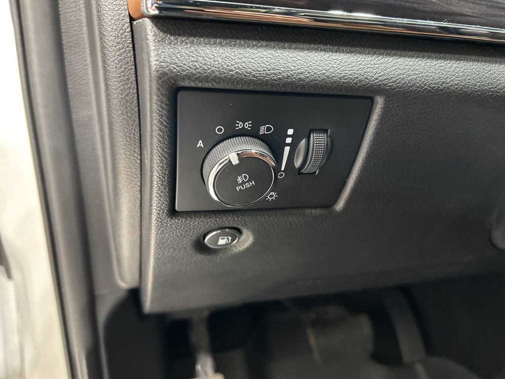 Used 2021 Jeep Grand Cherokee Overland image 14