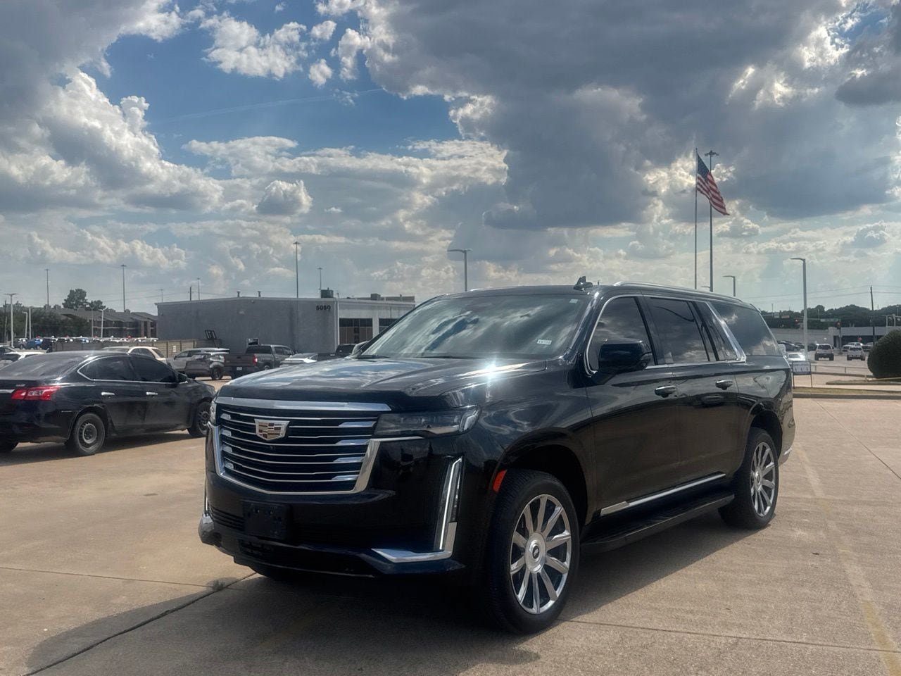 Used 2023 Cadillac Escalade ESV Premium Luxury Platinum AWD/4WD image 9