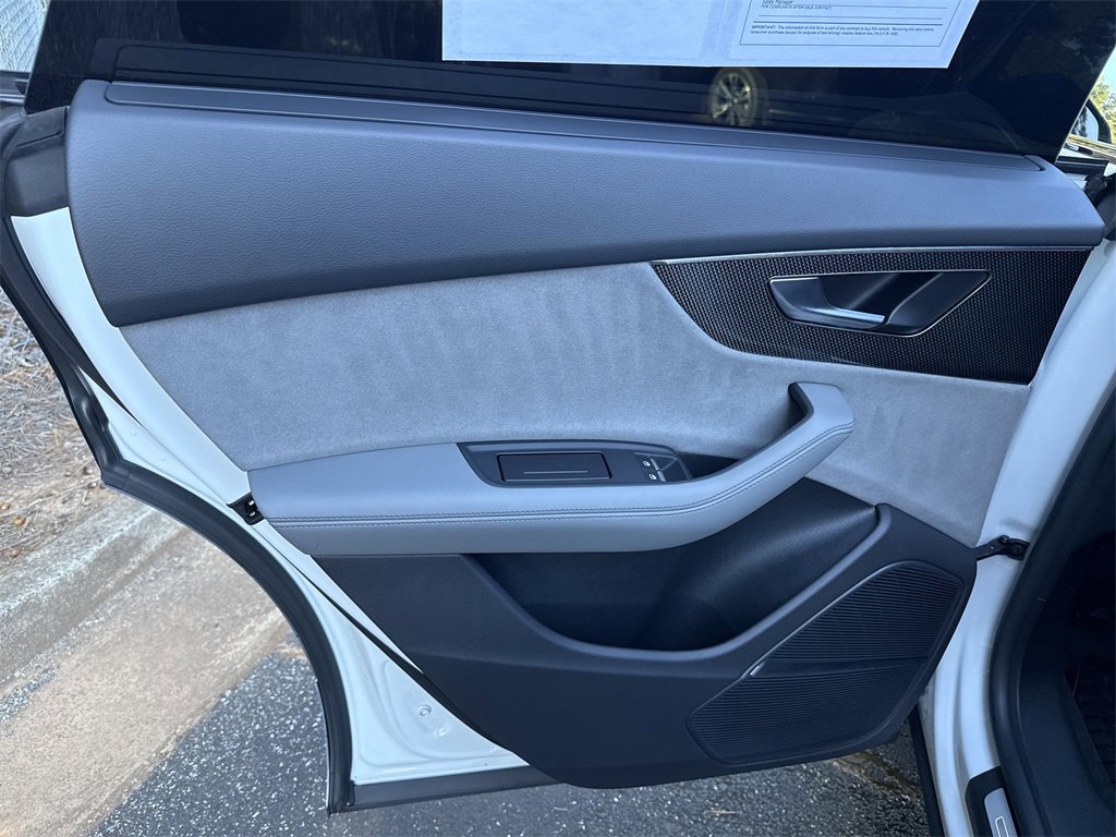 Used 2023 Audi SQ8 Prestige image 23