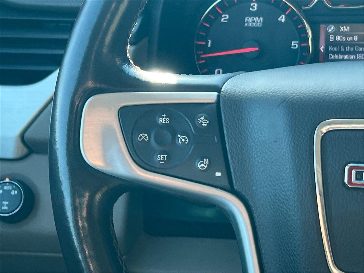 Used 2016 GMC Yukon SLT w/ Open Road Package image 40