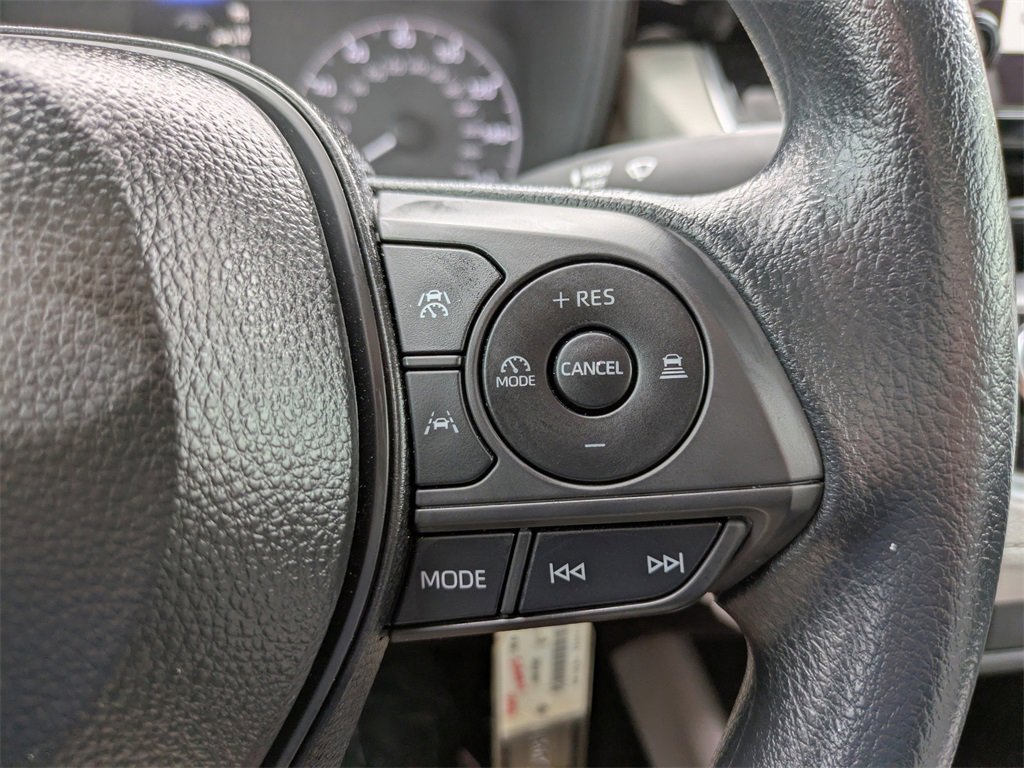 Used 2025 Toyota Corolla Cross L image 22