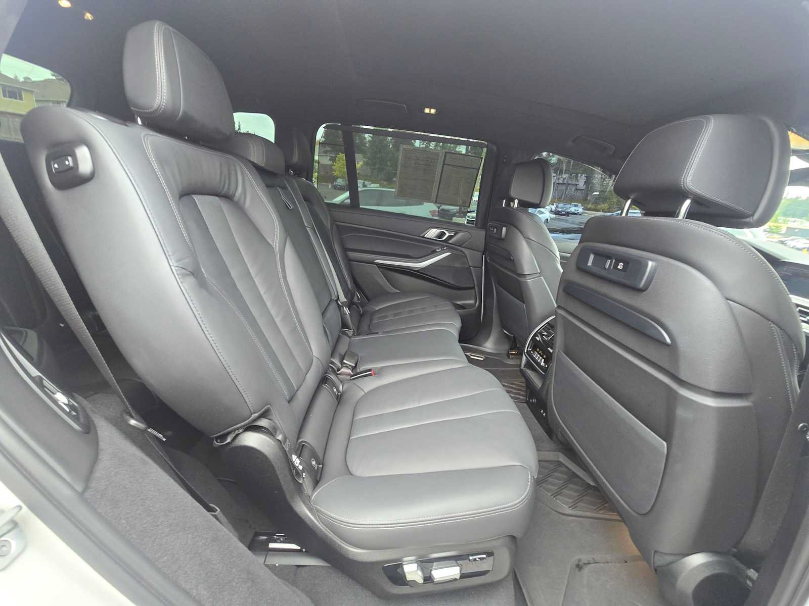 Used 2022 BMW X7 xDrive40i w/ Executive Package AWD/4WD image 12