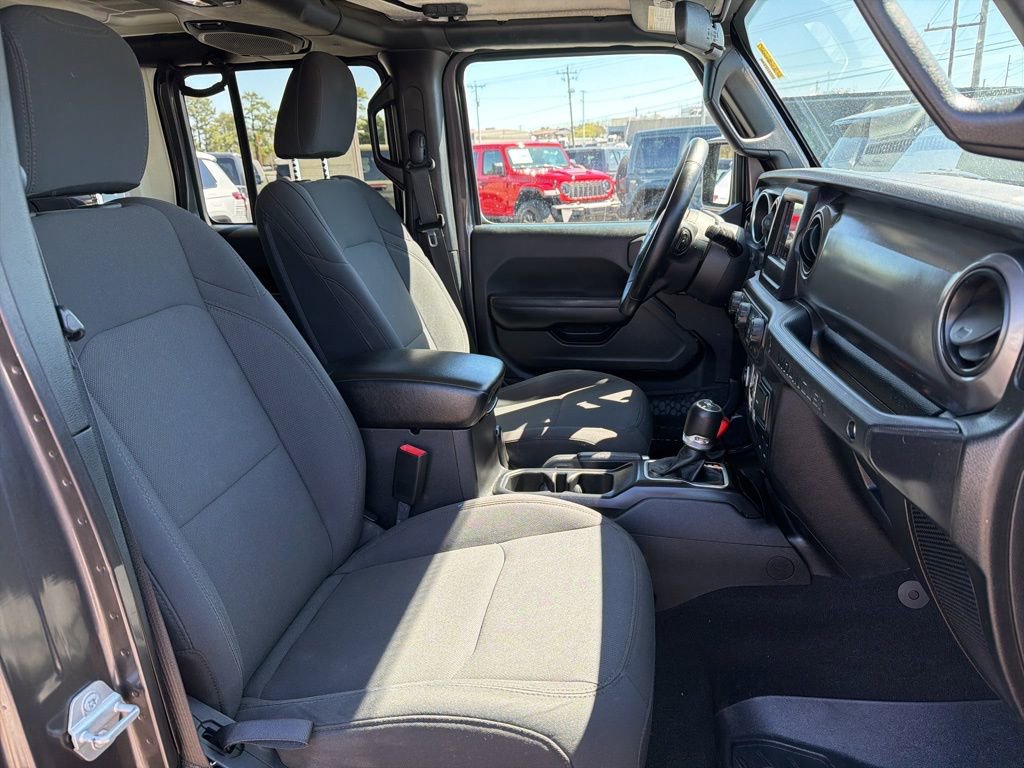 Used 2018 Jeep Wrangler Unlimited Sport S image 23
