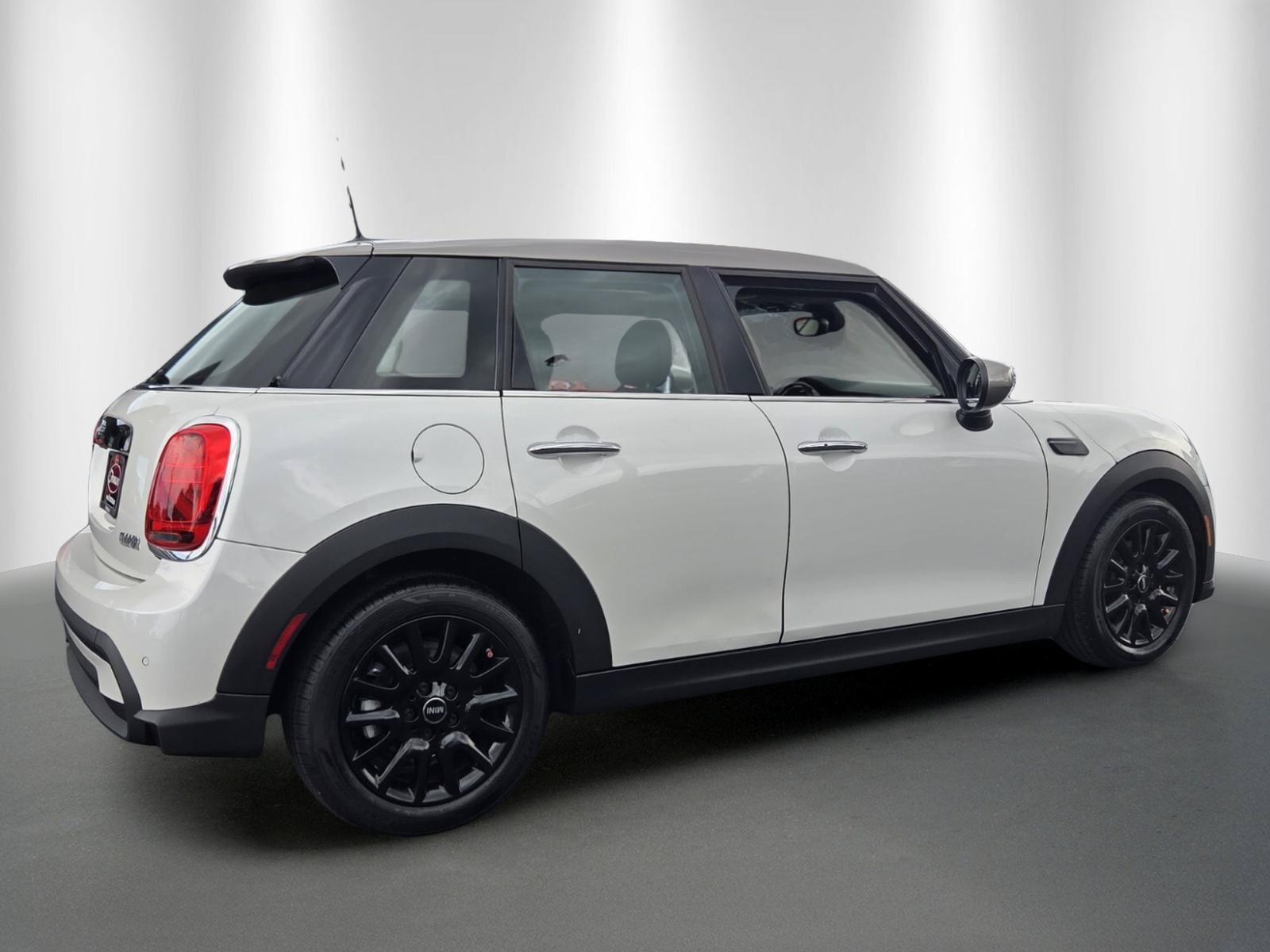Used 2024 MINI Cooper 4-Door Hardtop FWD image 7