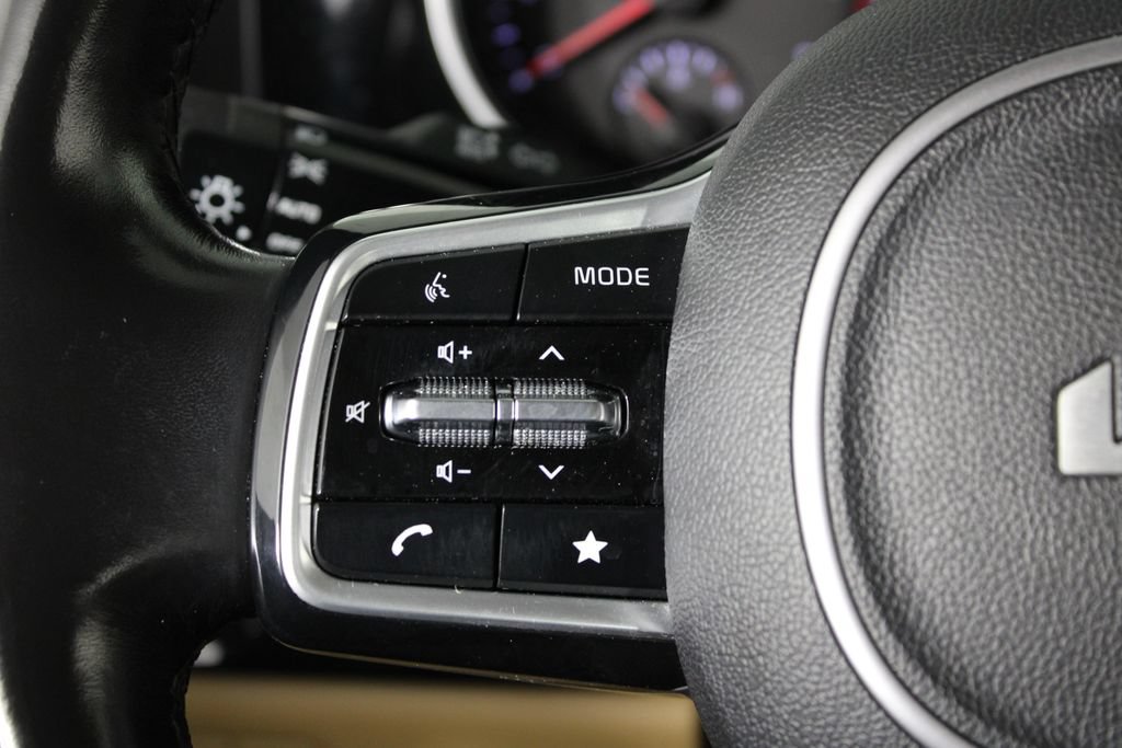 Used 2022 Kia Carnival EX FWD image 26