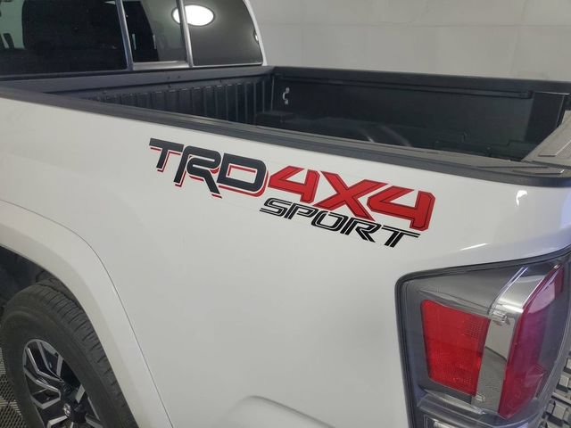 Used 2016 Toyota Tacoma TRD Sport AWD/4WD image 11