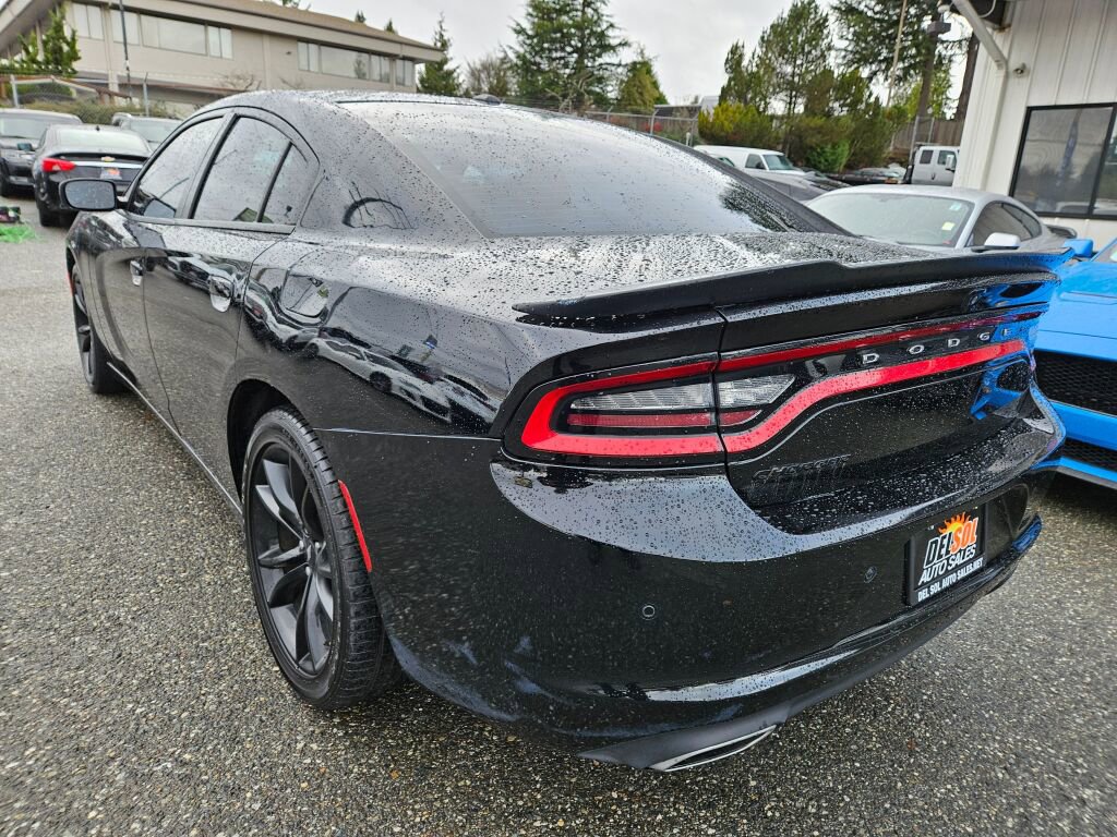 Used 2018 Dodge Charger SXT w/ Blacktop Package image 12
