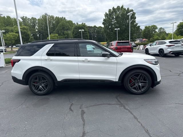 Used 2025 Ford Explorer ST AWD/4WD image 5