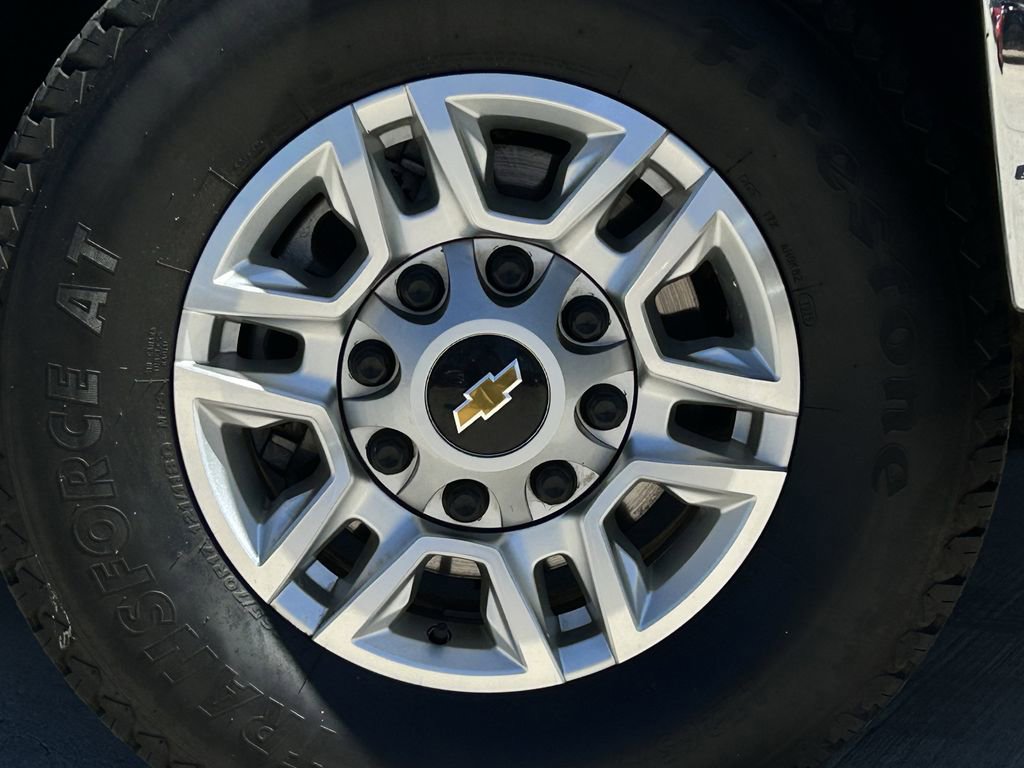 Used 2025 Chevrolet Silverado 2500 LT w/ Convenience Package AWD/4WD image 11
