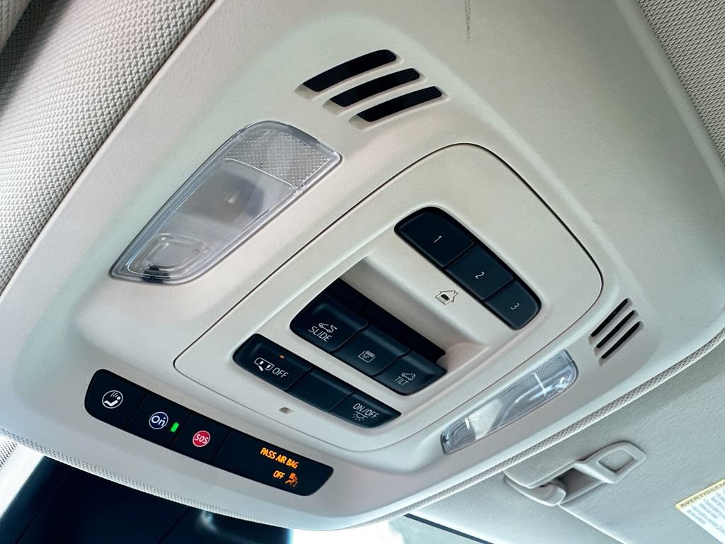 Used 2023 Buick Envision Avenir FWD image 21