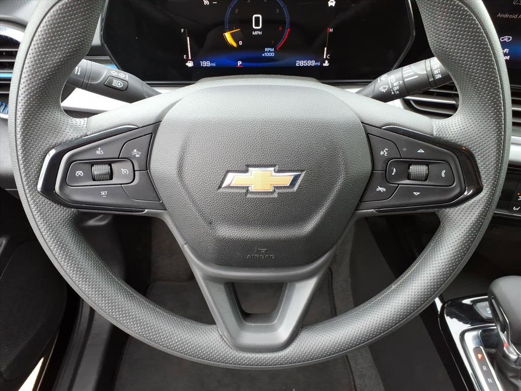 Used 2025 Chevrolet Trax LT FWD image 11