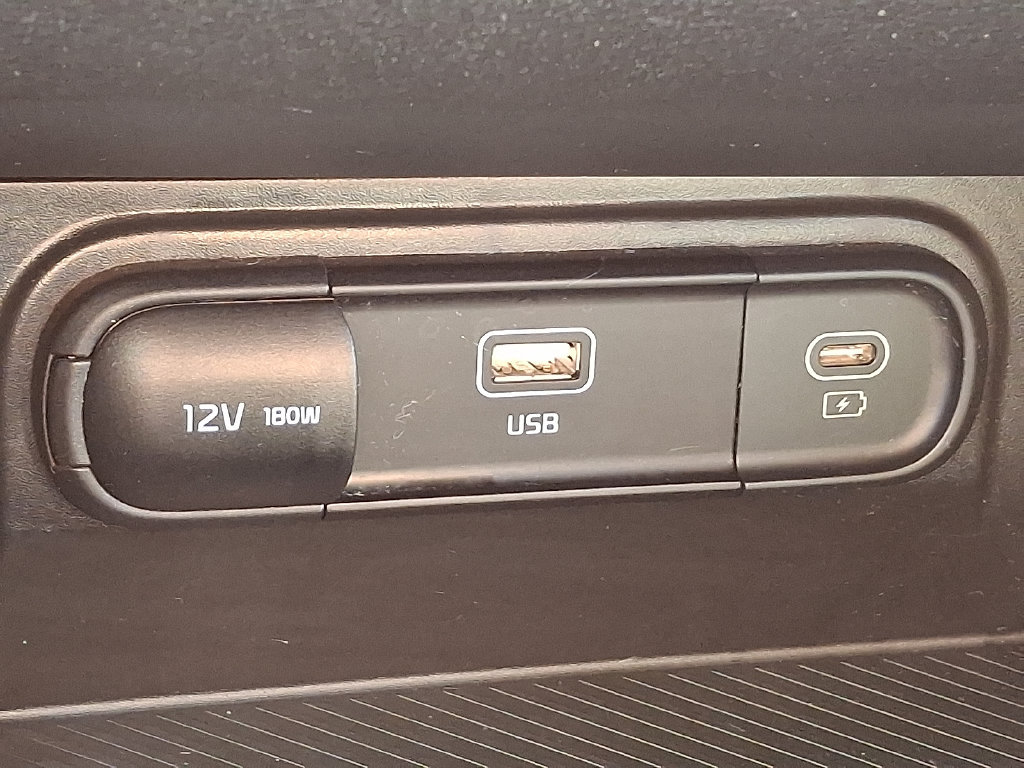 Used 2025 Kia Sportage LX FWD image 21
