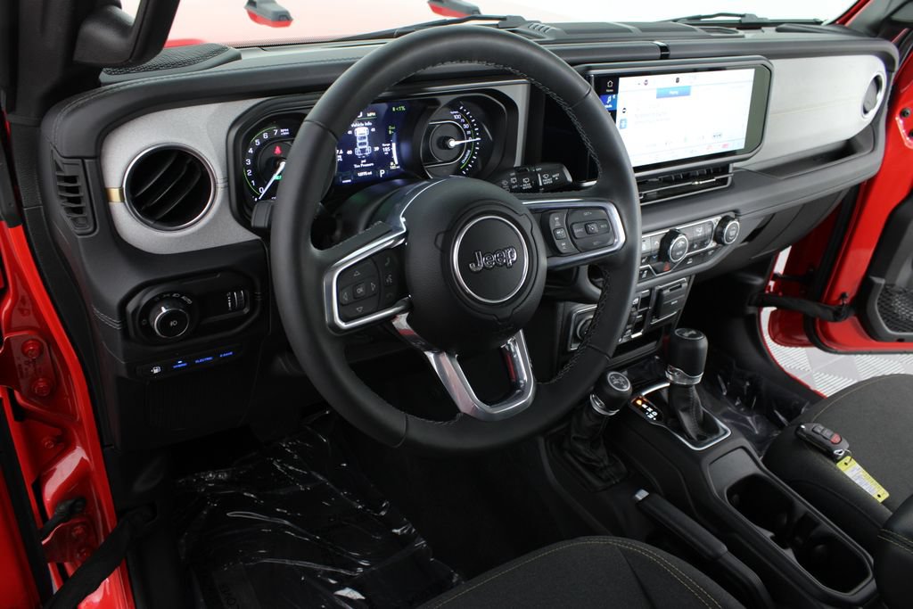 Used 2025 Jeep Wrangler Unlimited Sahara AWD/4WD image 8