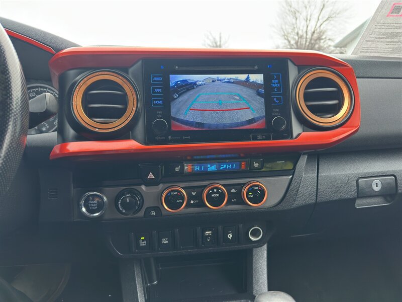 Used 2016 Toyota Tacoma TRD Sport AWD/4WD image 10