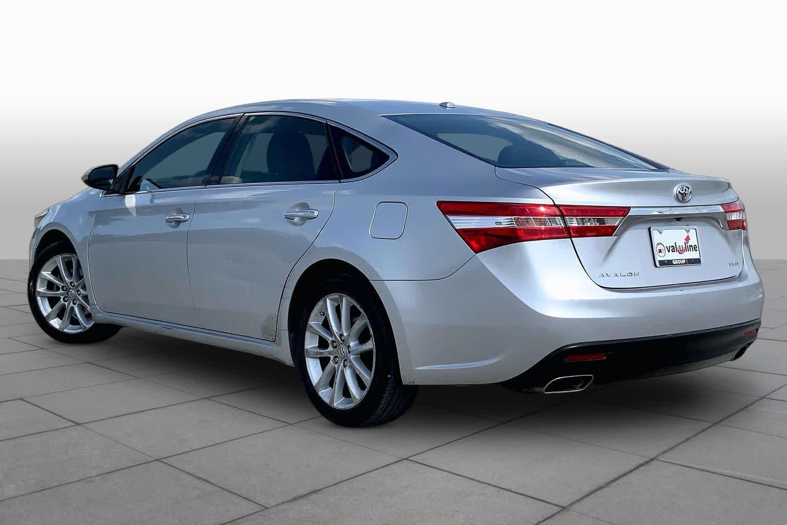 Used 2013 Toyota Avalon XLE Touring FWD image 12