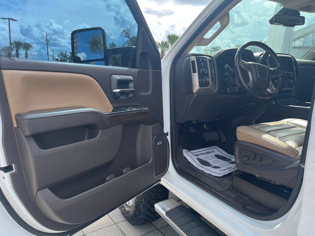 Used 2019 GMC Sierra 2500 Denali w/ Duramax Plus Package AWD/4WD image 15