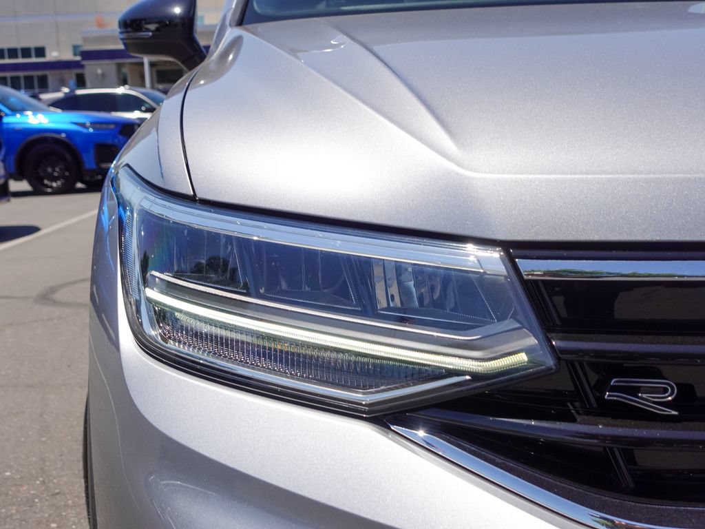 Used 2023 Volkswagen Tiguan SE R-Line FWD image 4