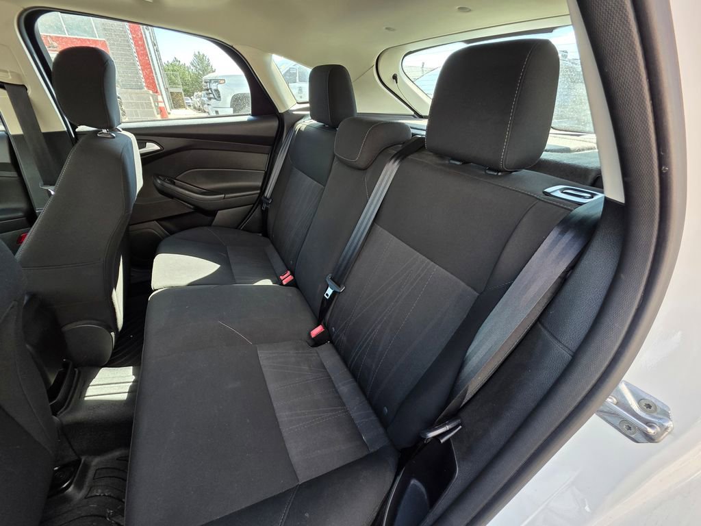 Used 2016 Ford Focus SE w/ SE Power Seat Package FWD image 9