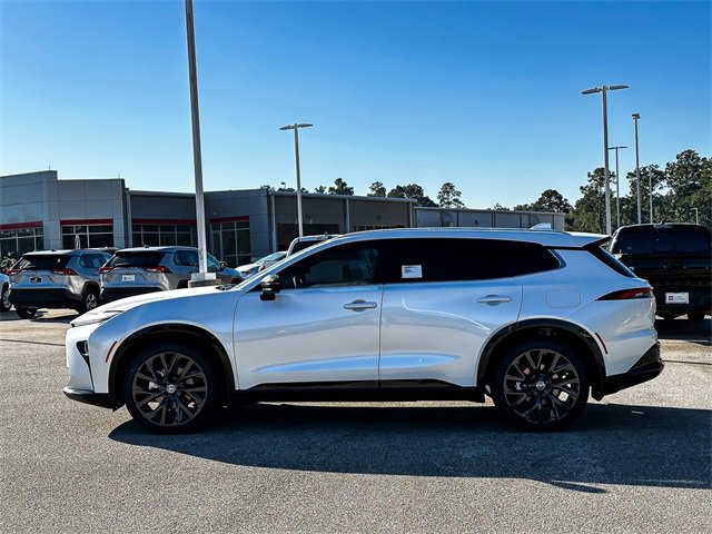 New 2025 Toyota Crown Signia image 5