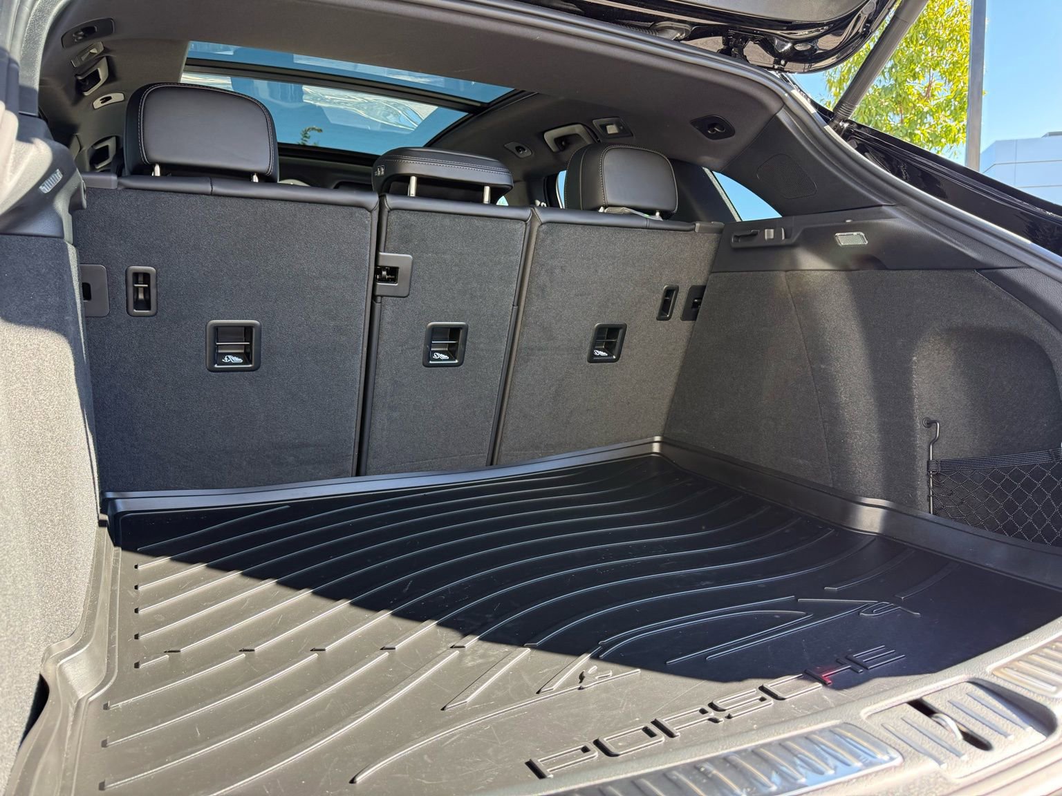 Used 2025 Porsche Macan image 33