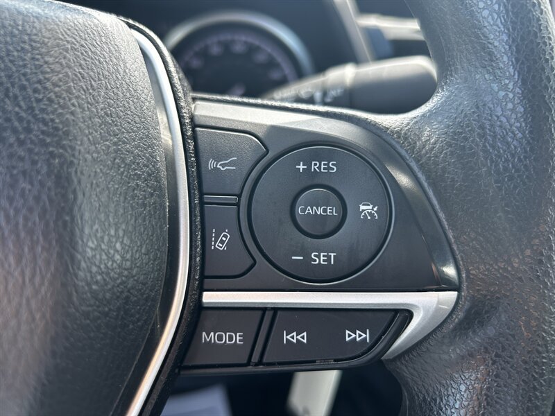 Used 2022 Toyota Camry LE w/ Carpet Mat Package (TMS) AWD/4WD image 17