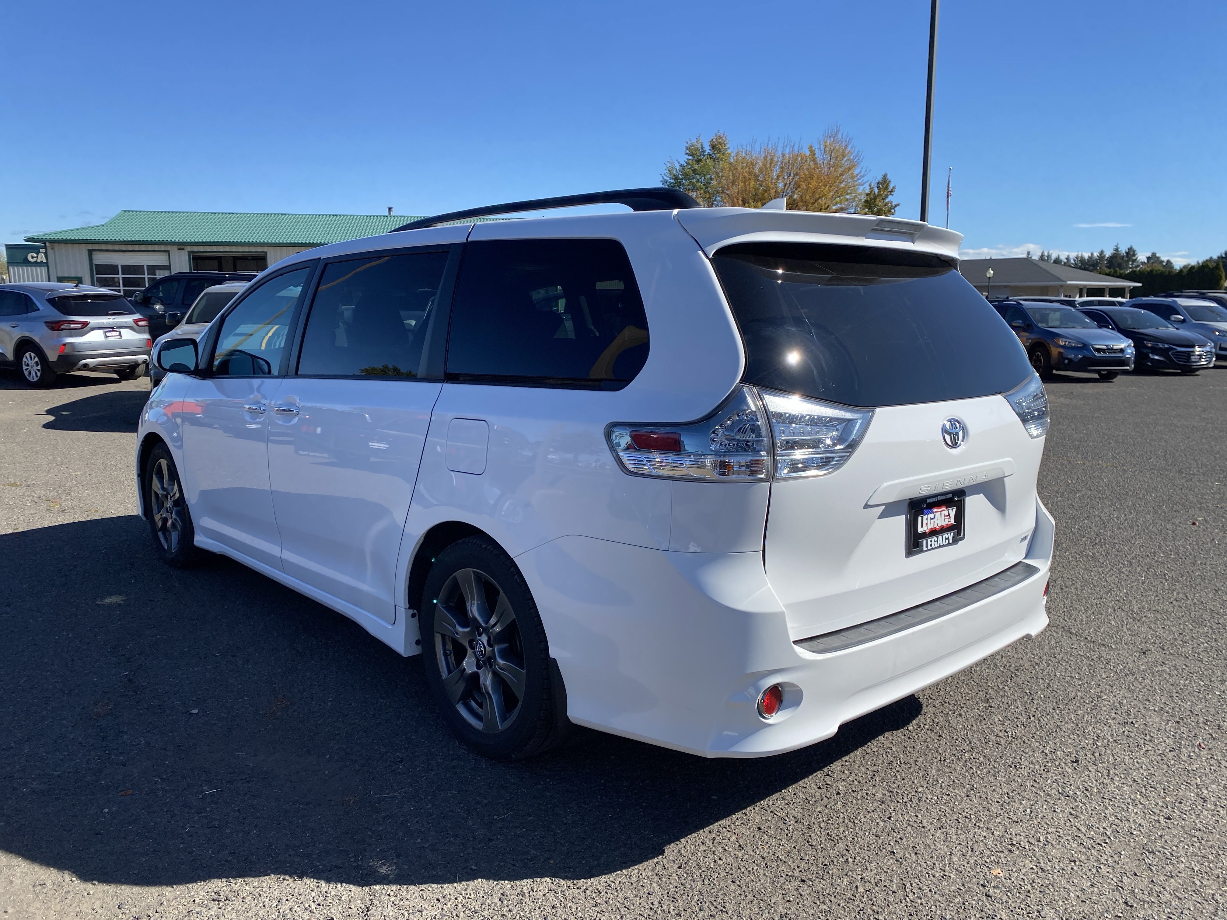 Used 2018 Toyota Sienna SE FWD image 5