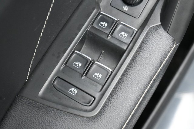 Used 2023 Volkswagen Tiguan SE FWD image 6