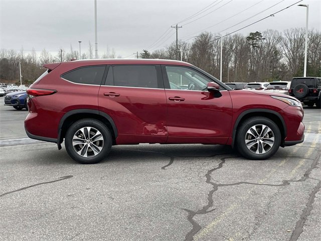 Used 2020 Toyota Highlander XLE image 6