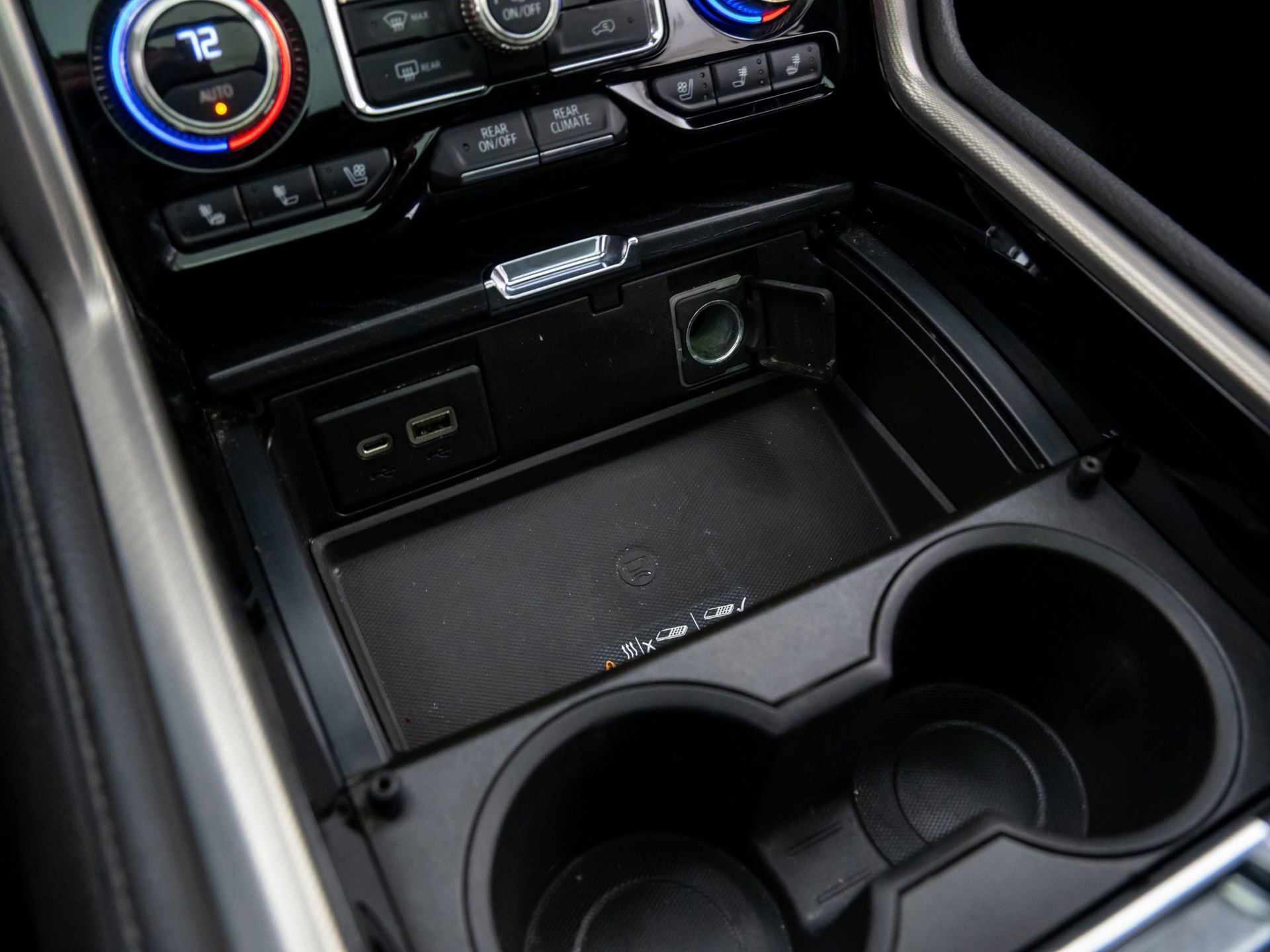 Used 2022 GMC Yukon Denali w/ Denali Premium Package image 25