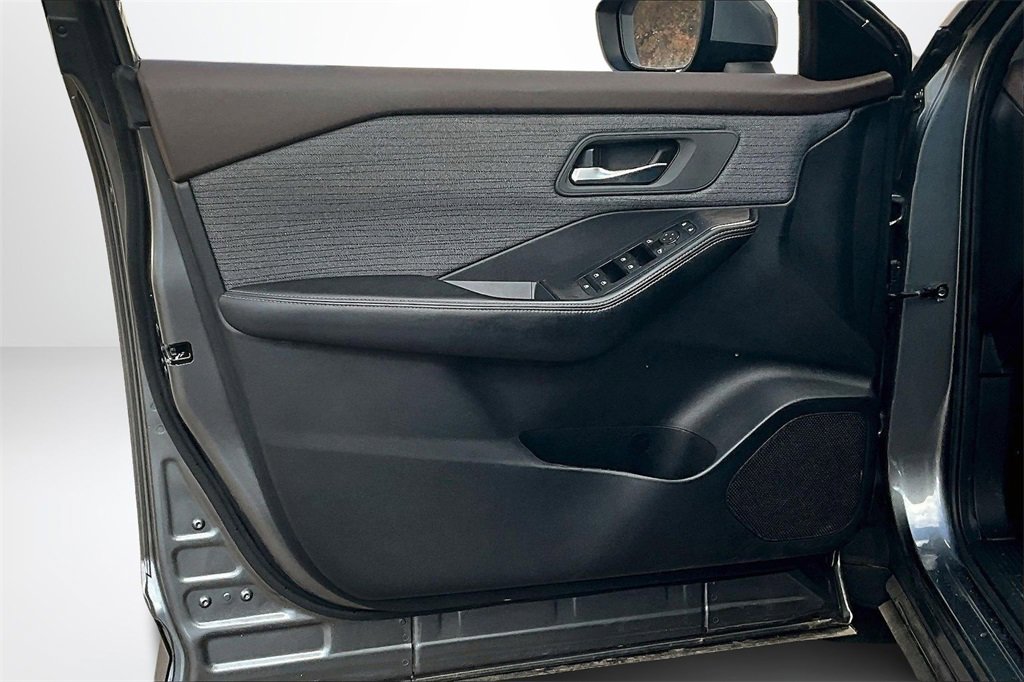 Used 2023 Nissan Rogue SV image 20