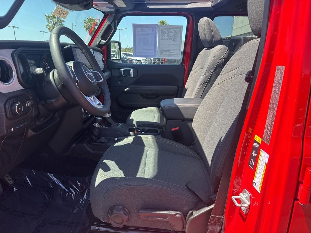 Certified 2025 Jeep Wrangler Unlimited Sahara w/ Safety Group AWD/4WD image 14