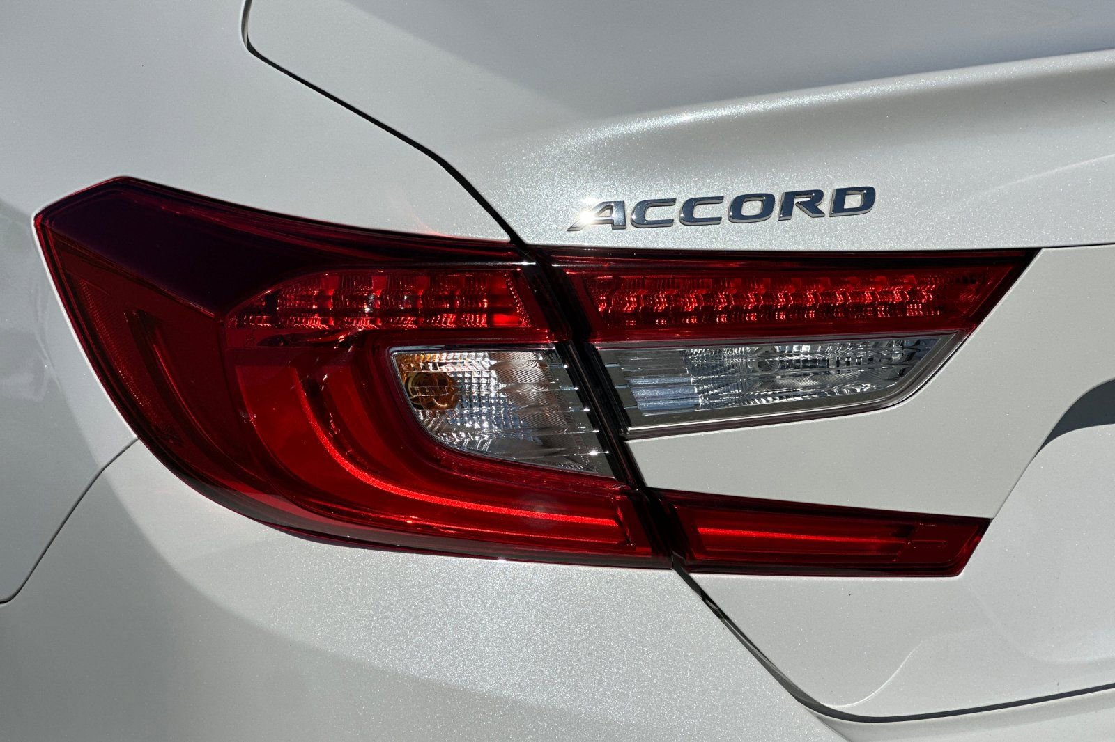 Used 2018 Honda Accord EX image 26