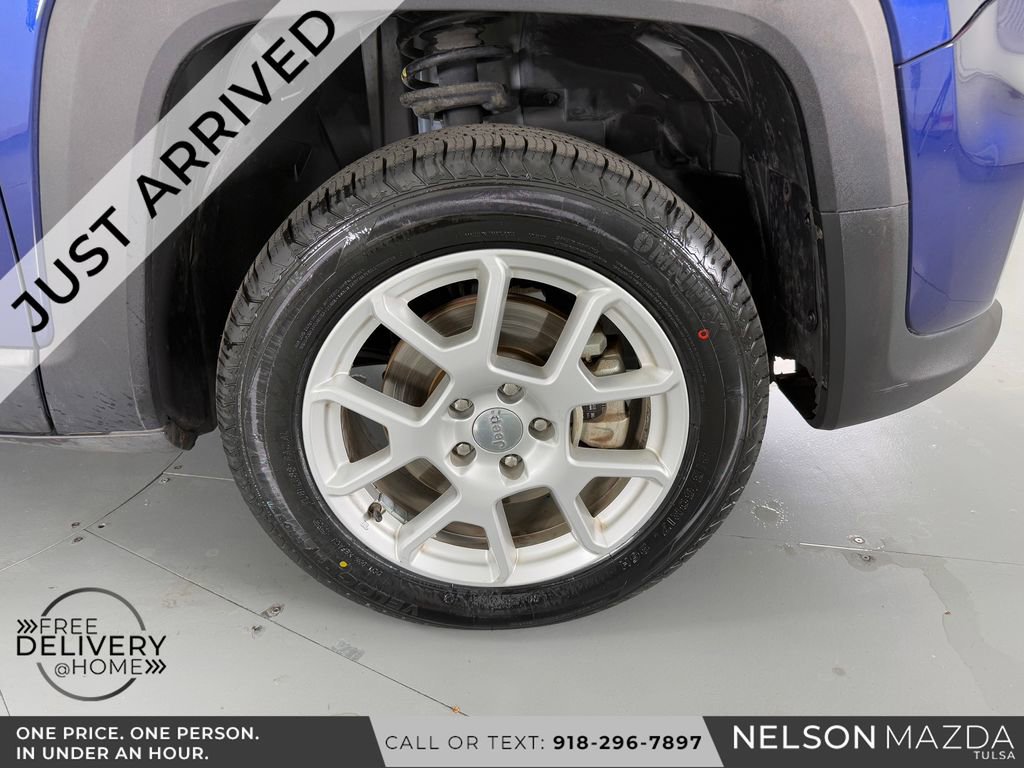 Used 2019 Jeep Renegade Latitude AWD/4WD image 14