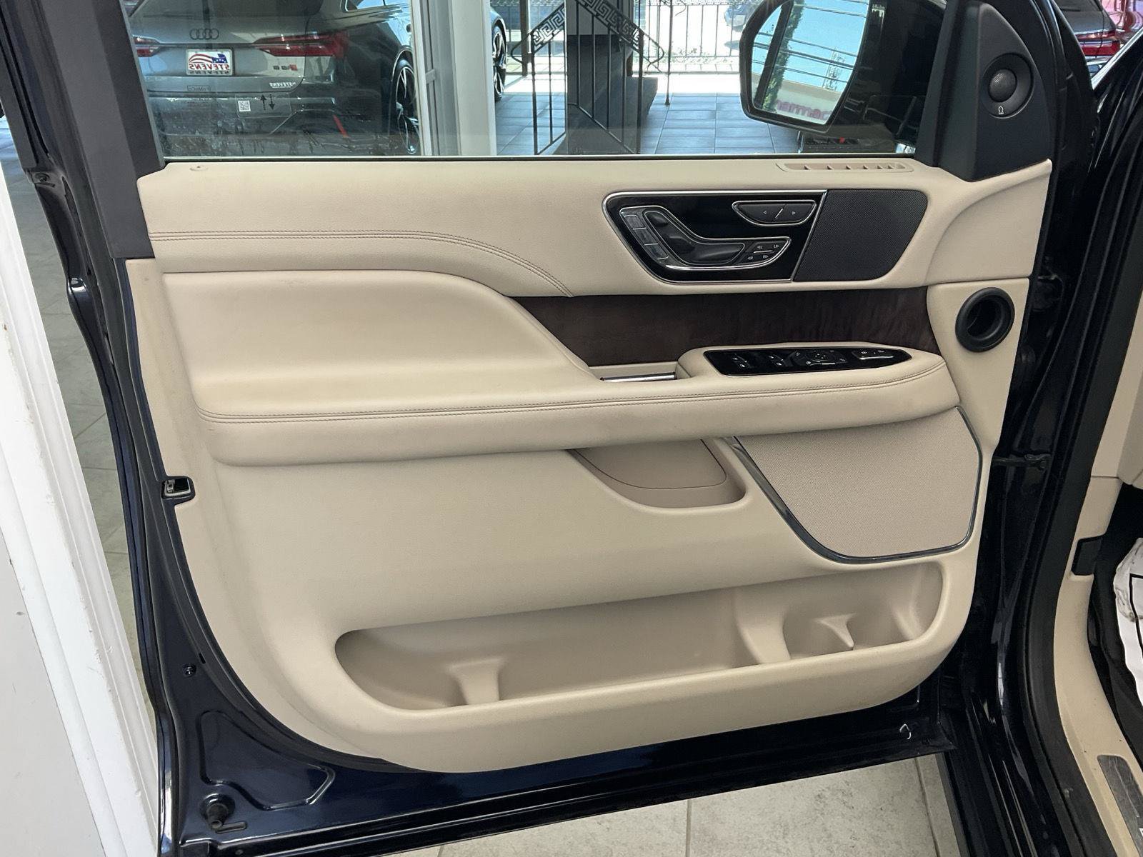 Used 2021 Lincoln Navigator Reserve AWD/4WD image 9
